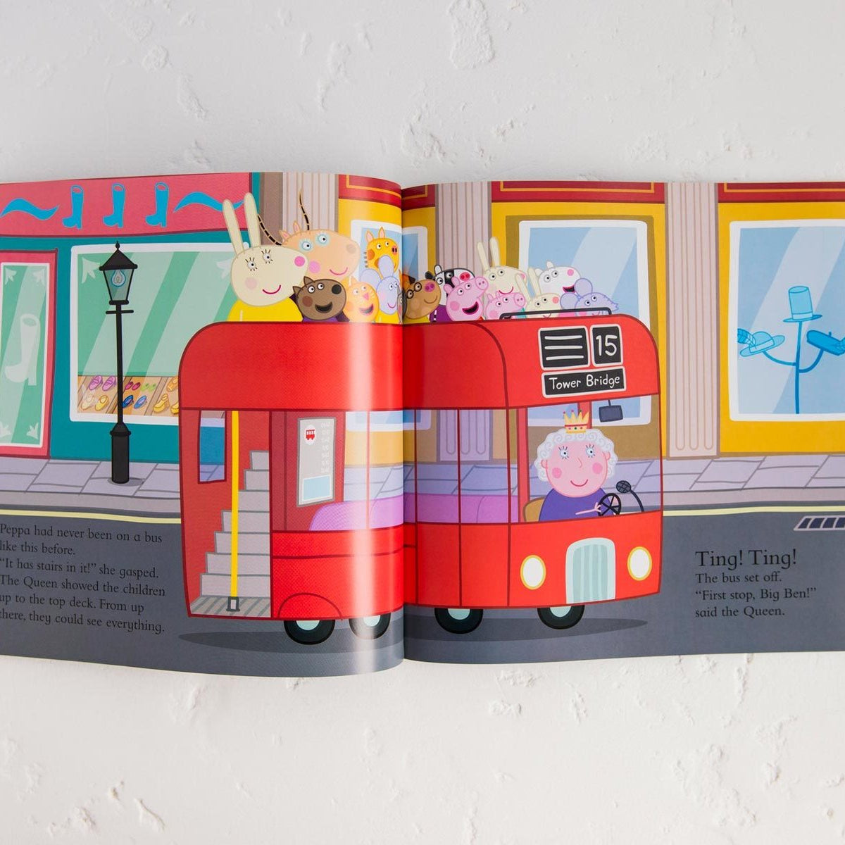 Peppa Pig Goes To London Book