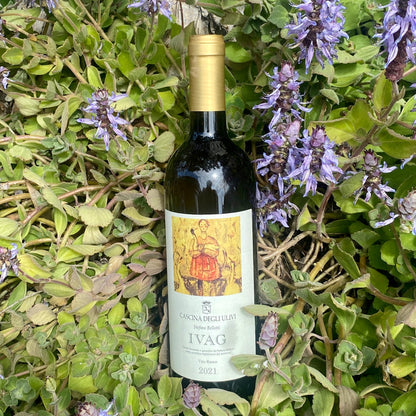 White wine bottle with gold cap, label shows IVAG 2021 artwork