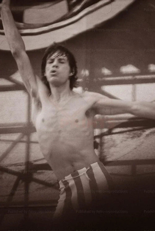 Mick Jagger Paris Concert 1991 - VINTAGEARTREPRINTS.COM