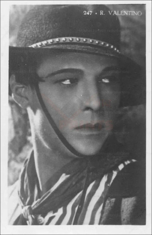 Rudolph Valentino - VINTAGEARTREPRINTS.COM